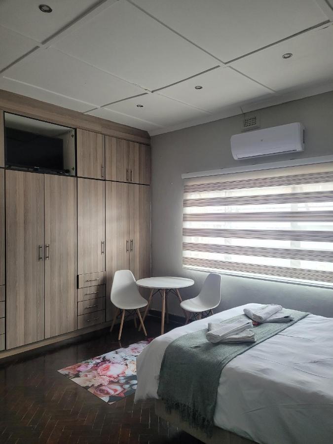 Palm Guesthouse Zeerust Bagian luar foto