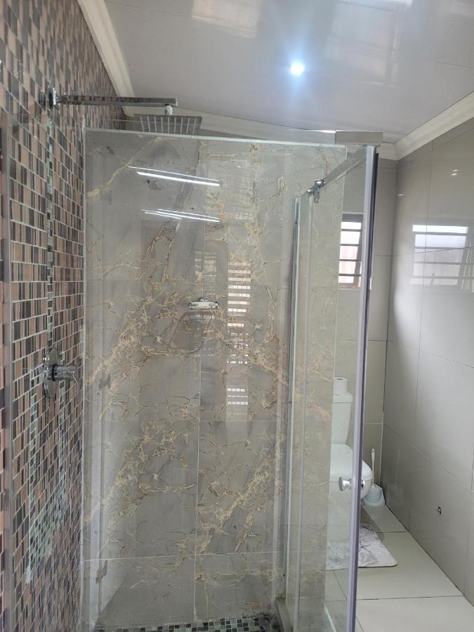 Palm Guesthouse Zeerust Bagian luar foto