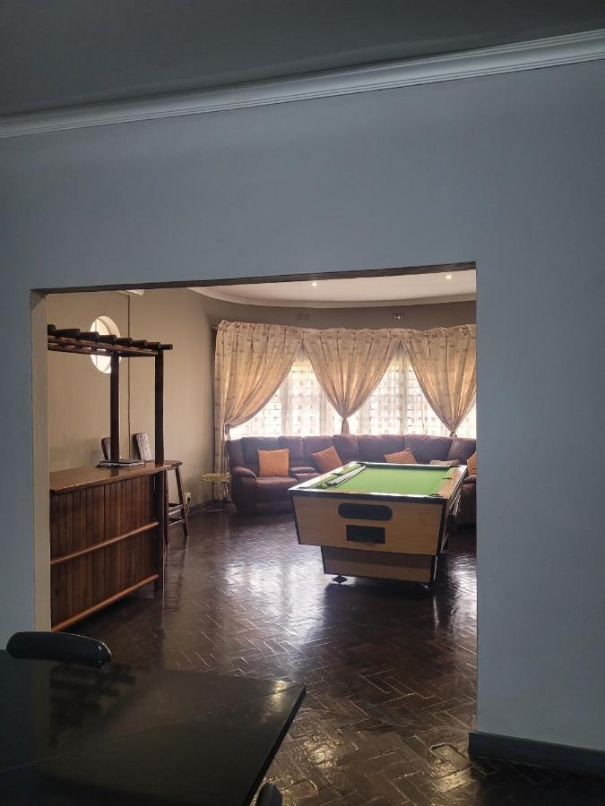Palm Guesthouse Zeerust Bagian luar foto