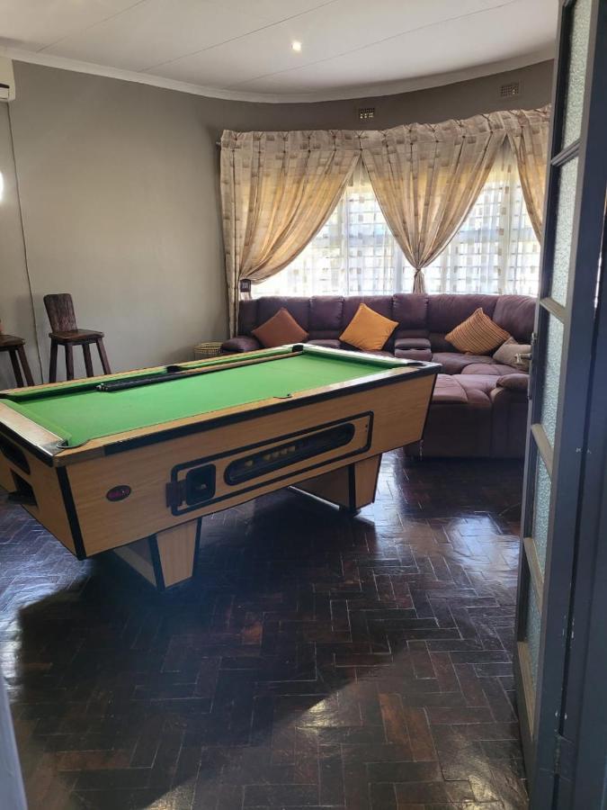 Palm Guesthouse Zeerust Bagian luar foto