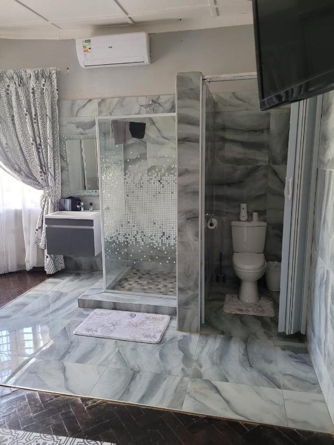 Palm Guesthouse Zeerust Bagian luar foto