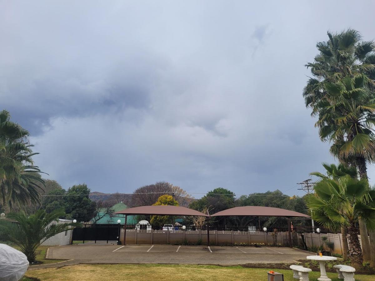 Palm Guesthouse Zeerust Bagian luar foto