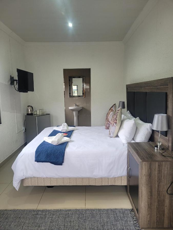 Palm Guesthouse Zeerust Bagian luar foto